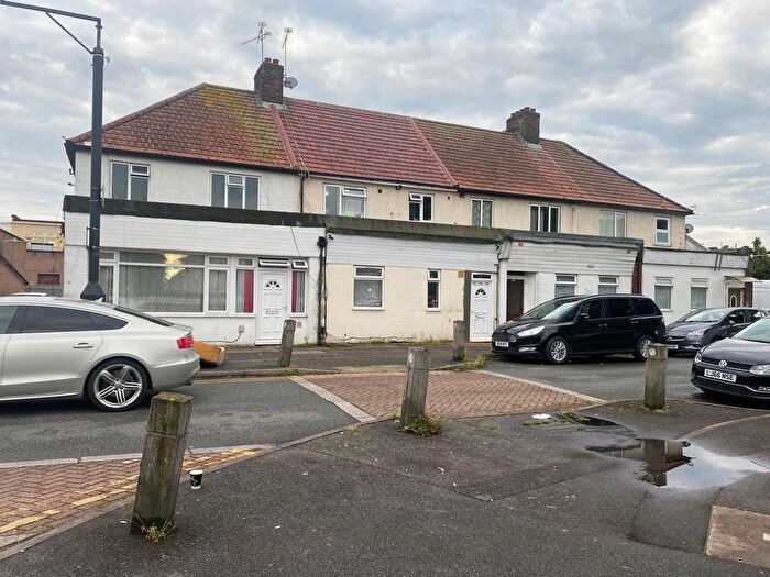 2 Bedroom Flat To Rent In East Avenue, Hayes, UB3