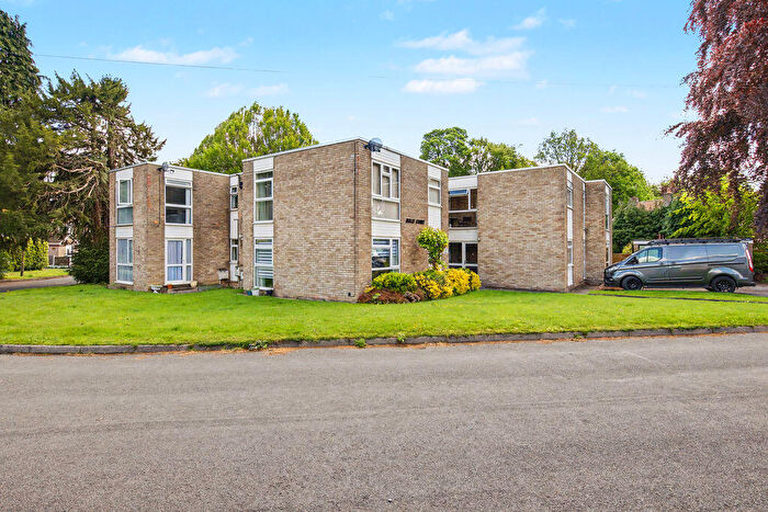 2 Bedroom Flat For Sale In Glenthorne Close, Brampton, Chesterfield, S40