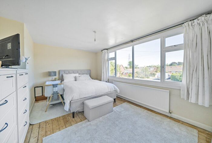 3 Bedroom Semi-detached House For Sale In Springbank Way, Cheltenham, Gloucestershire, GL51