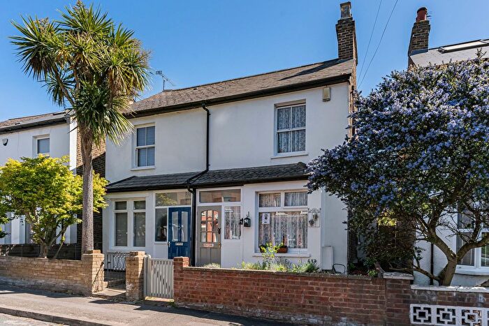 3 Bedroom Semi Detached House For Sale In Green Lane, Hanwell, W7