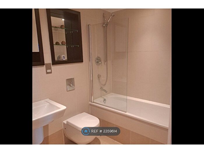 1 Bedroom Flat To Rent In Mcclintock House, Leeds, LS10