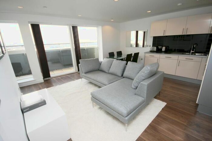 3 Bedroom Flat To Rent In Number One, Media City Uk, Salford, M50