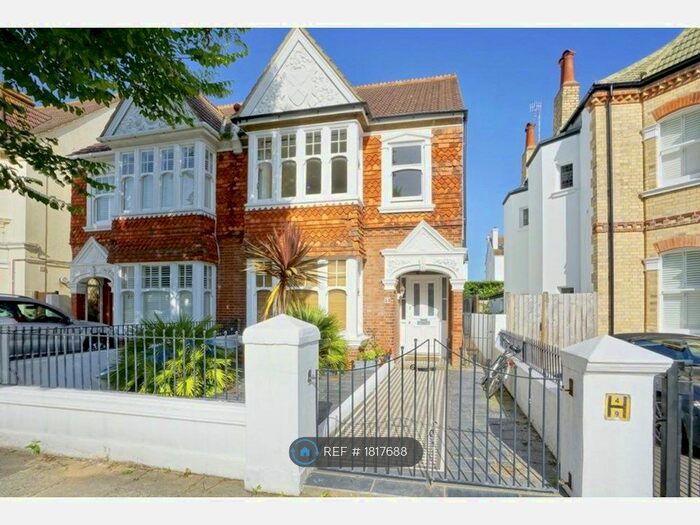 3 Bedroom Maisonette To Rent In Sackville Gardens, Hove, BN3