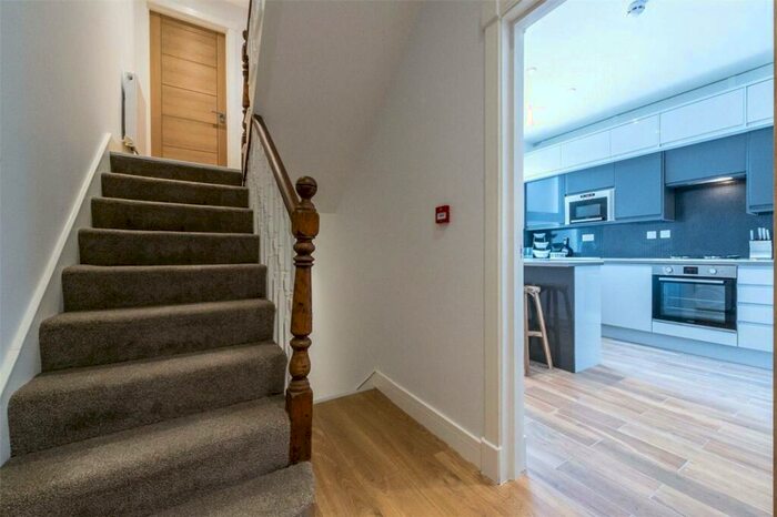 1 Bedroom Flat To Rent In Lavender Hill, Battersea, London, SW11