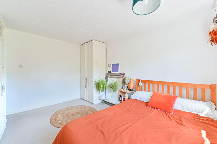 3 Bedroom Flat For Sale In Wood Vale, Honor Oak Park, London, SE23