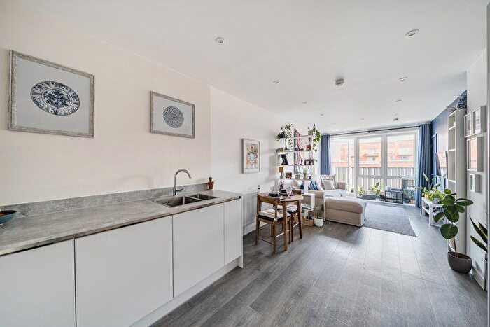 1 Bedroom Flat For Sale In Forge House, Watford, Hertfordshire, WD19
