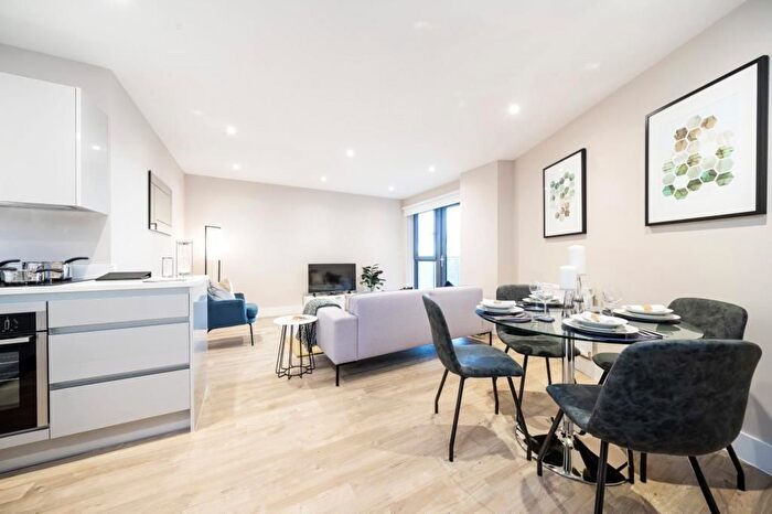 2 Bedroom Flat For Sale In Nether Street, London, N3
