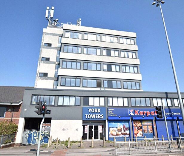 2 Bedroom Flat For Sale In Flat York Towers, York Road, Leeds, West Yorkshire, LS9