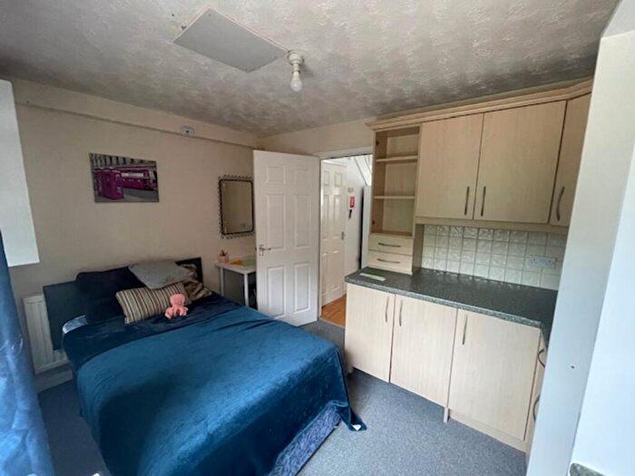 3 Bedroom House To Rent In Meadow Close, Nottingham, NG2