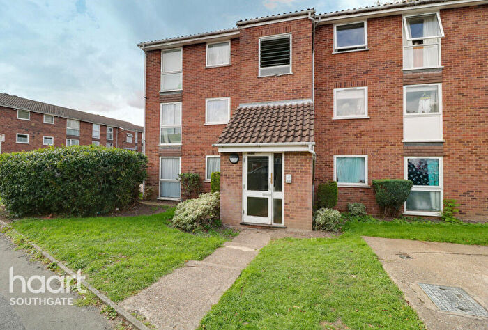2 Bedroom Apartment For Sale In Shurland Avenue, Barnet, EN4
