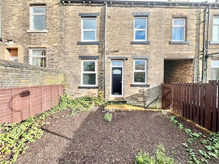 3 Bedroom Property To Rent In Cemetery Road, Bradford, BD8