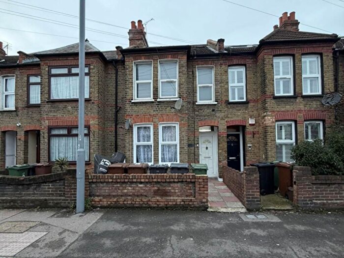 2 Bedroom Flat To Rent In Fulbourne Road, Walthamstow, E17