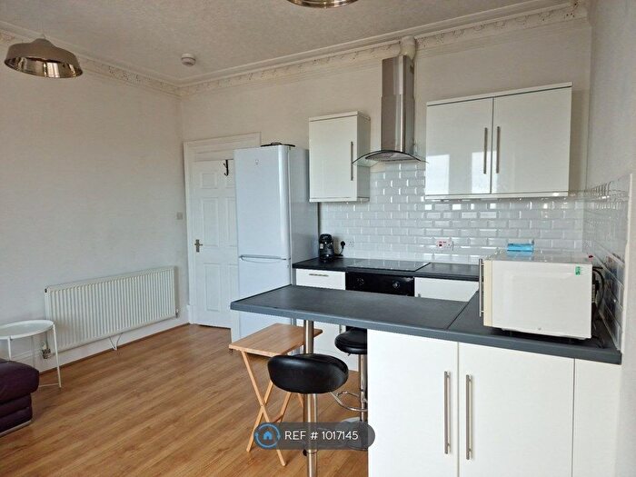 2 Bedroom Flat To Rent In Forest Park Road, Dundee, DD1