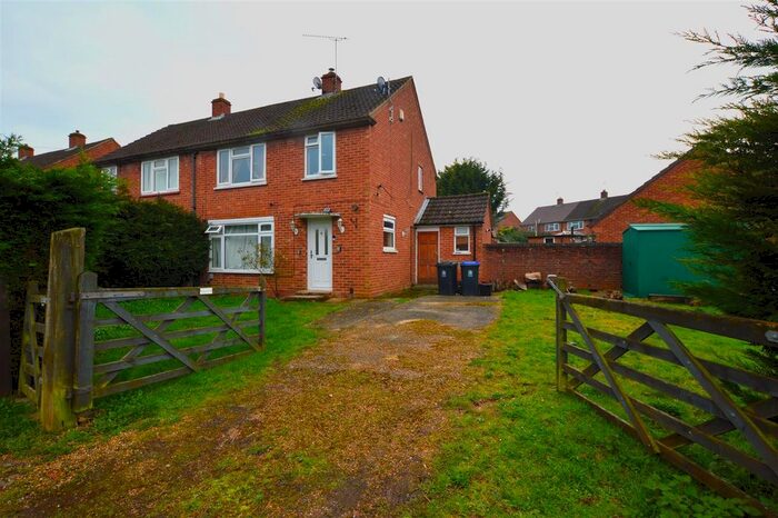 3 Bedroom End Of Terrace House For Sale In Almond Road, Burnham, Slough, SL1