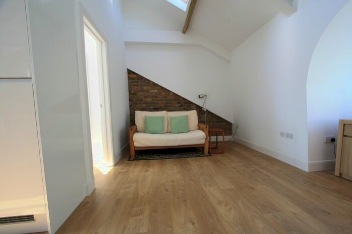 1 Bedroom Flat To Rent In Brighton Road, South Croydon, CR2