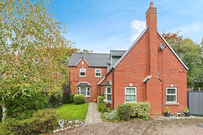 5 Bedroom Detached House For Sale In Greystone Park, Aberford, Leeds, LS25