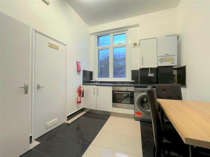 2 Bedroom Apartment To Rent In Caledonian Road, Islington, London, N1