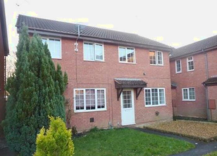 2 Bedroom End Of Terrace House To Rent In Hyde Close, Totton, SO40