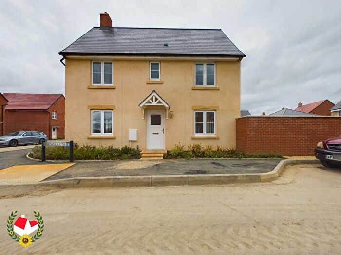 3 Bedroom Link Detached House To Rent In Amport Close, Gloucester, GL3