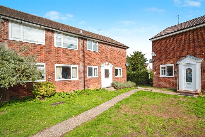 2 Bedroom Maisonette For Sale In Chester Place, Basingstoke, RG21