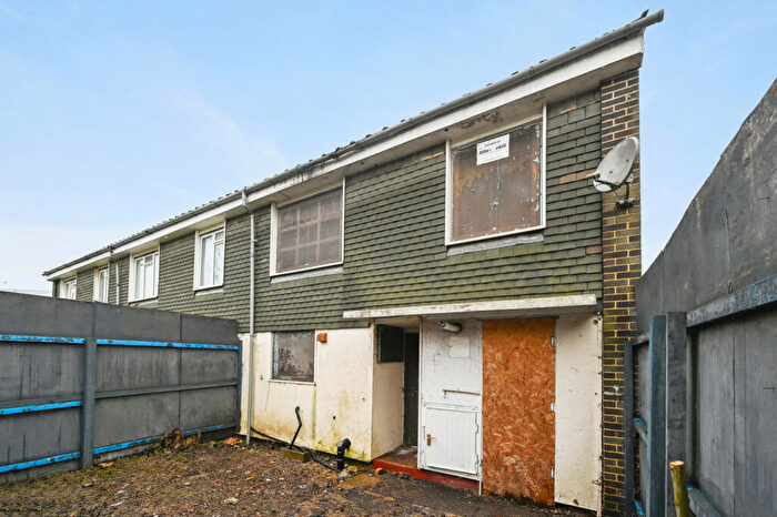 3 Bedroom End Of Terrace House For Sale In Edgware, HA8