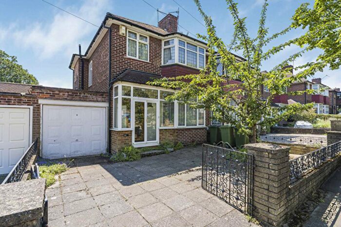 3 Bedroom Semi-Detached House For Sale In Kinlet Road, Plumstead, Greenwich, SE18
