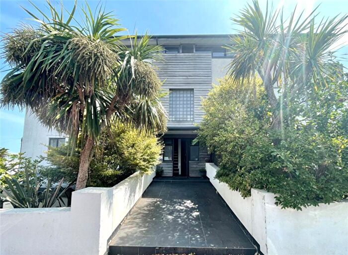 2 Bedroom Apartment To Rent In Crosby Road, Bournemouth, Dorset, BH4