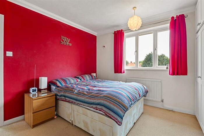 3 Bedroom Semi-Detached House For Sale In Knox Close, Norwich, NR1