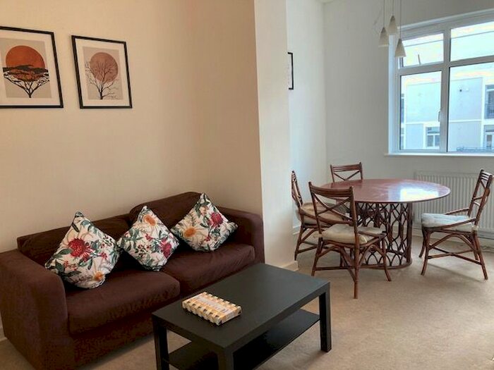 2 Bedroom Flat To Rent In Gratton Road, London, W14