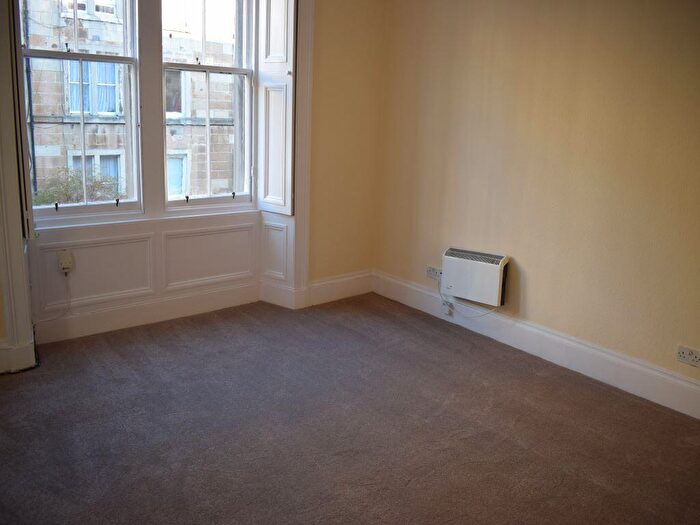 2 Bedroom Flat To Rent In Caledonian Place, Edinburgh, EH11