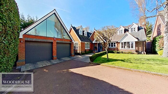 4 Bedroom Detached House For Sale In Maple Grove, Broxbourne, EN10