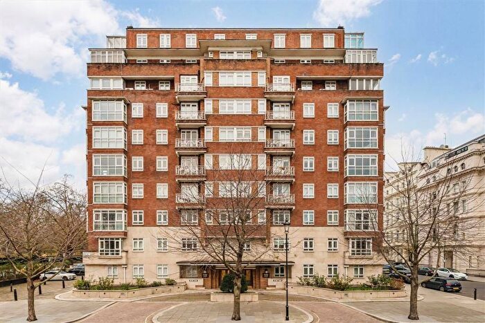 3 Bedroom Flat To Rent In Lancaster Gate, London, W2