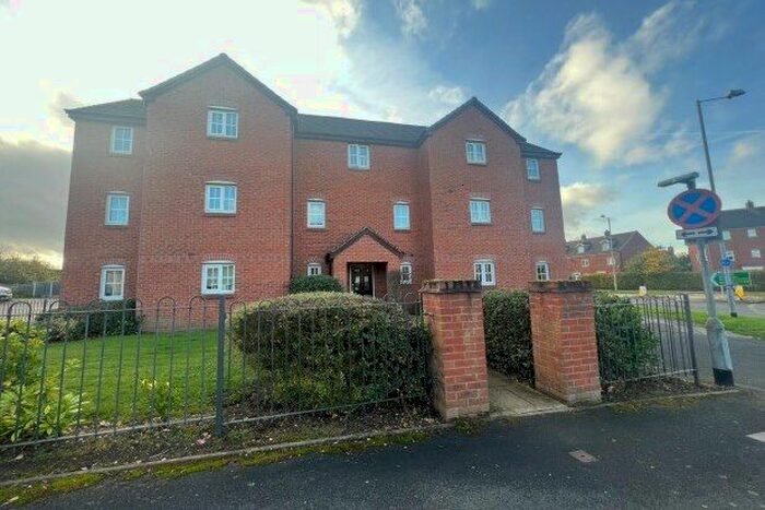 2 Bedroom Flat To Rent In Burwaye Close, Lichfield, WS13