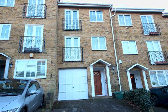 4 Bedroom Town House To Rent In Boyd Close, North Kingston, KT2