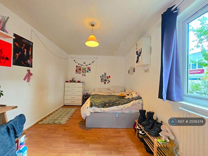 5 Bedroom Flat To Rent In Mile End Road, London, E1