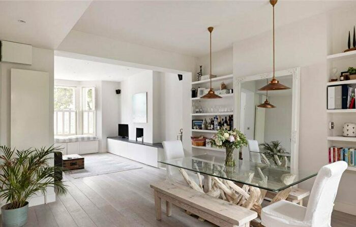 2 Bedroom Flat To Rent In Fernshaw Road, London, SW10