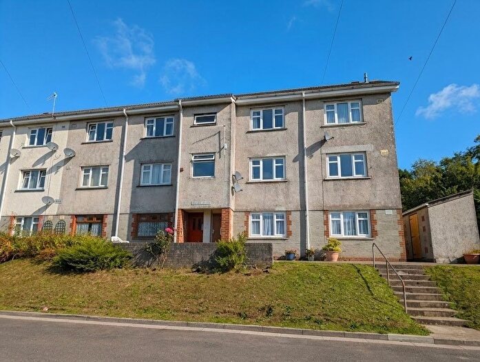 2 Bedroom Flat For Sale In Rowan Close, Mountain Ash, CF45
