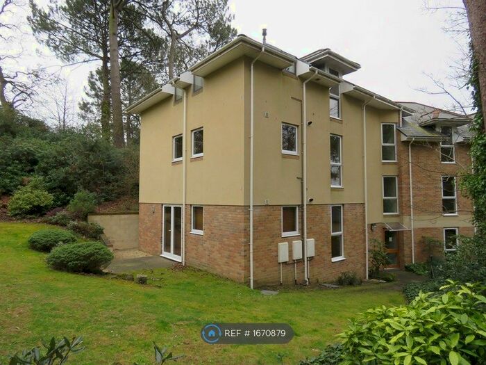 2 Bedroom Flat To Rent In Heavytree Court, Poole, BH14