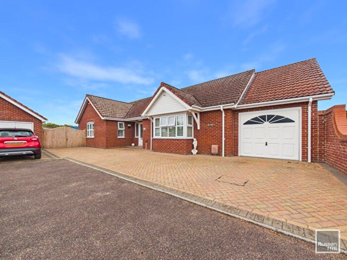 4 Bedroom Detached Bungalow For Sale In George Lowe Close, New Costessey, NR5