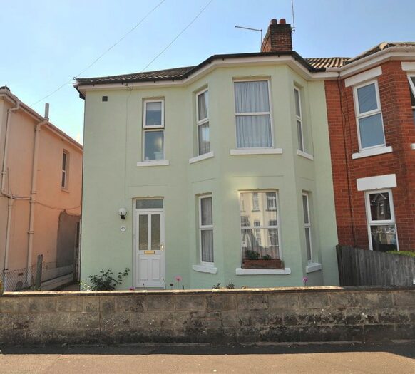 3 Bedroom Property To Rent In Shelbourne Road, Charminster, Bournemouth, BH8