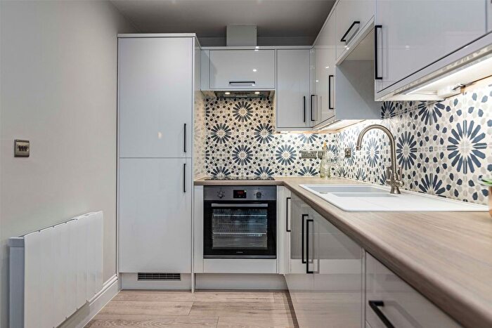 2 Bedroom Flat To Rent In Apartment, Powell House, LN5