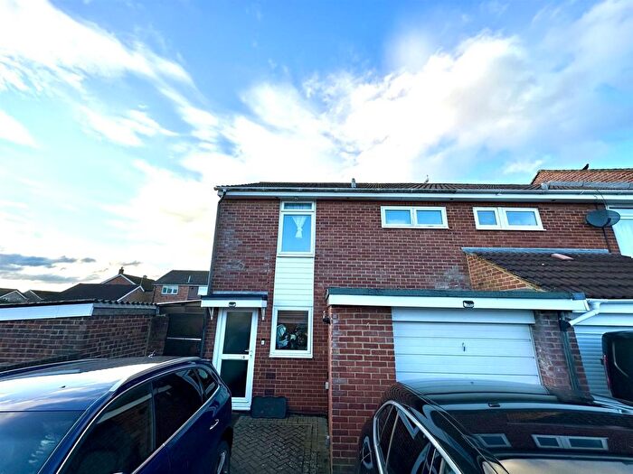 3 Bedroom End Of Terrace House To Rent In Chiltern Close, Melksham, SN12