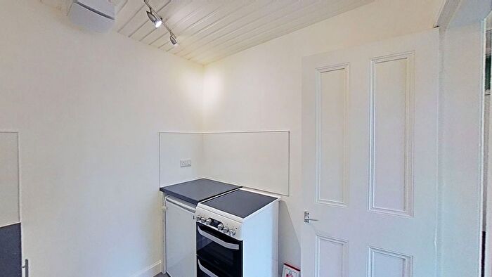 2 Bedroom Flat To Rent In Cheyne Street, Edinburgh, Midlothian, EH4