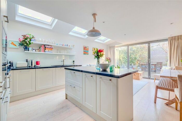 2 Bedroom Flat To Rent In Chaldon Road, London, SW6