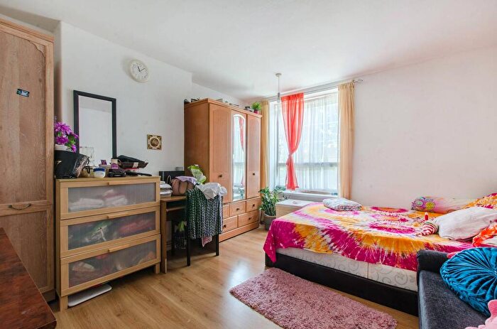 2 Bedroom Flat To Rent In Cahir Street, , Isle Of Dogs, London, E14