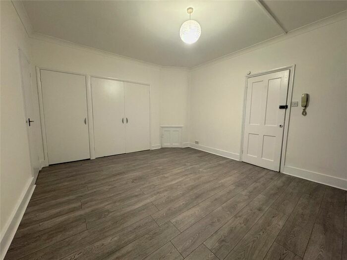 Studio To Rent In Haslemere Road, Crouch End, London, N8