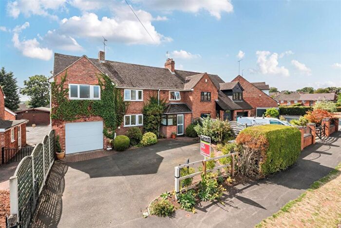 4 Bedroom Semi Detached House For Sale In Hayes Road, Wolverley, Kidderminster, DY11