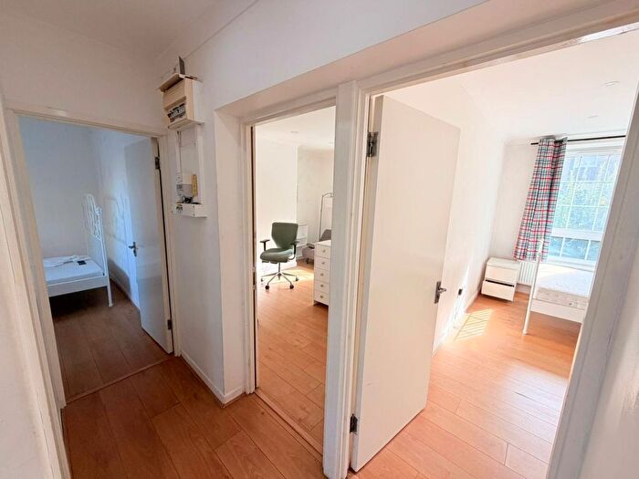 2 Bedroom Flat To Rent In Long Lane, London, SE1