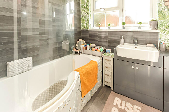 2 Bedroom Cottage For Sale In Harrowick Lane, Earls Barton, NN6
