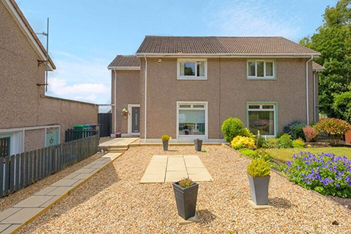 3 Bedroom Semi-Detached House For Sale In Woodlea, Kincardine, FK10